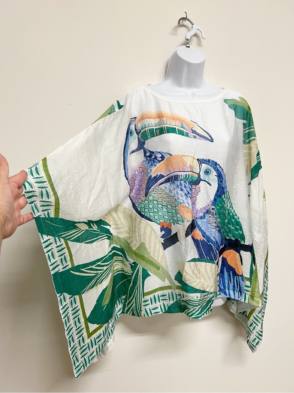 Chicos Womens Alabaster White Colorful Toucan Nana Island Motif Poncho Size S/M - Picture 3 of 11